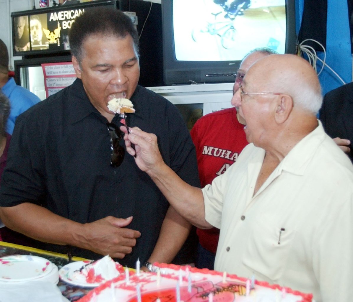 2002: Ali beim 80 Geburtstag seines Erfolgstrainers Angelo Dundee.