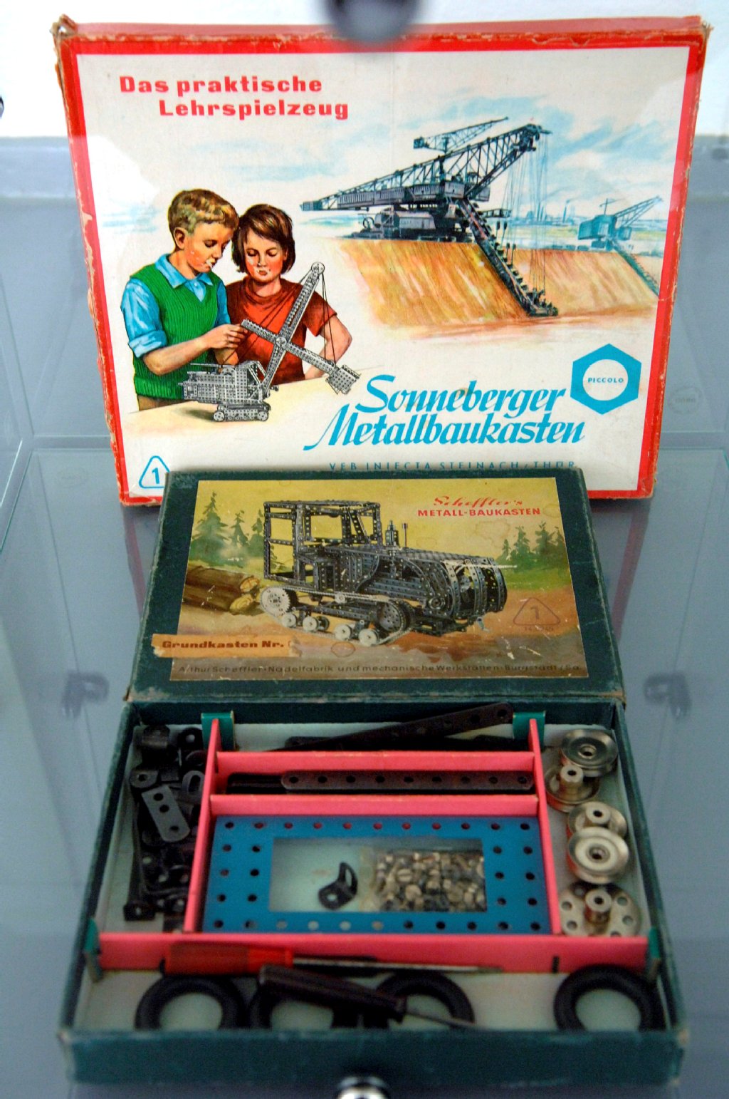 Hier sehen Sie weitere Schätze im DDR-Design!