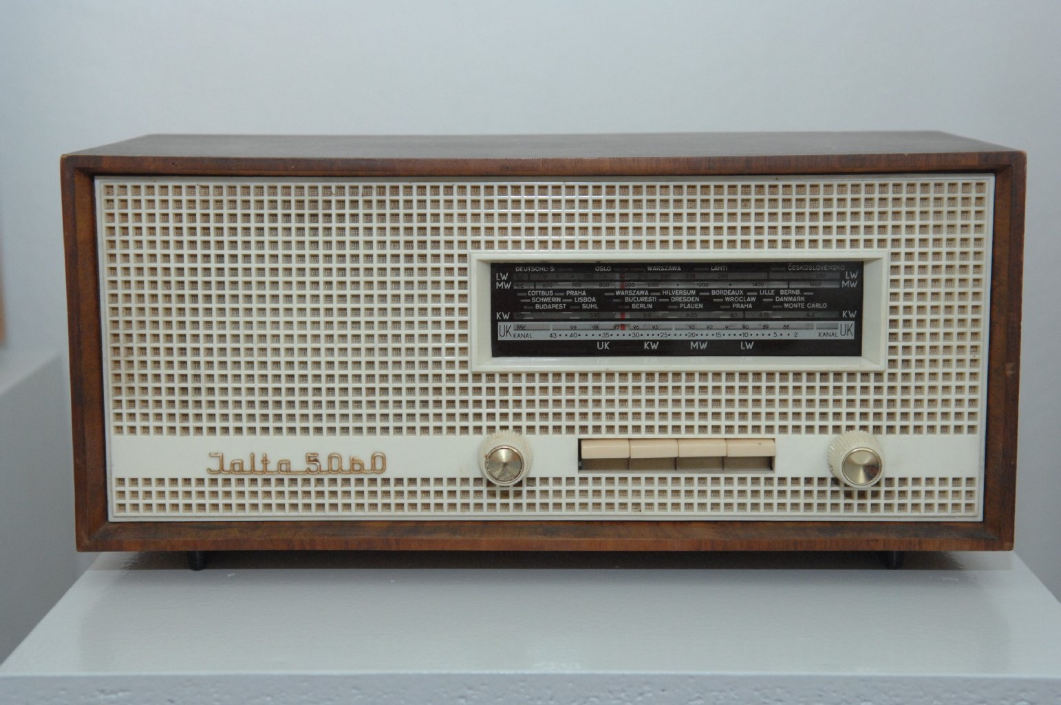 Hier sehen Sie weitere Schätze im DDR-Design!