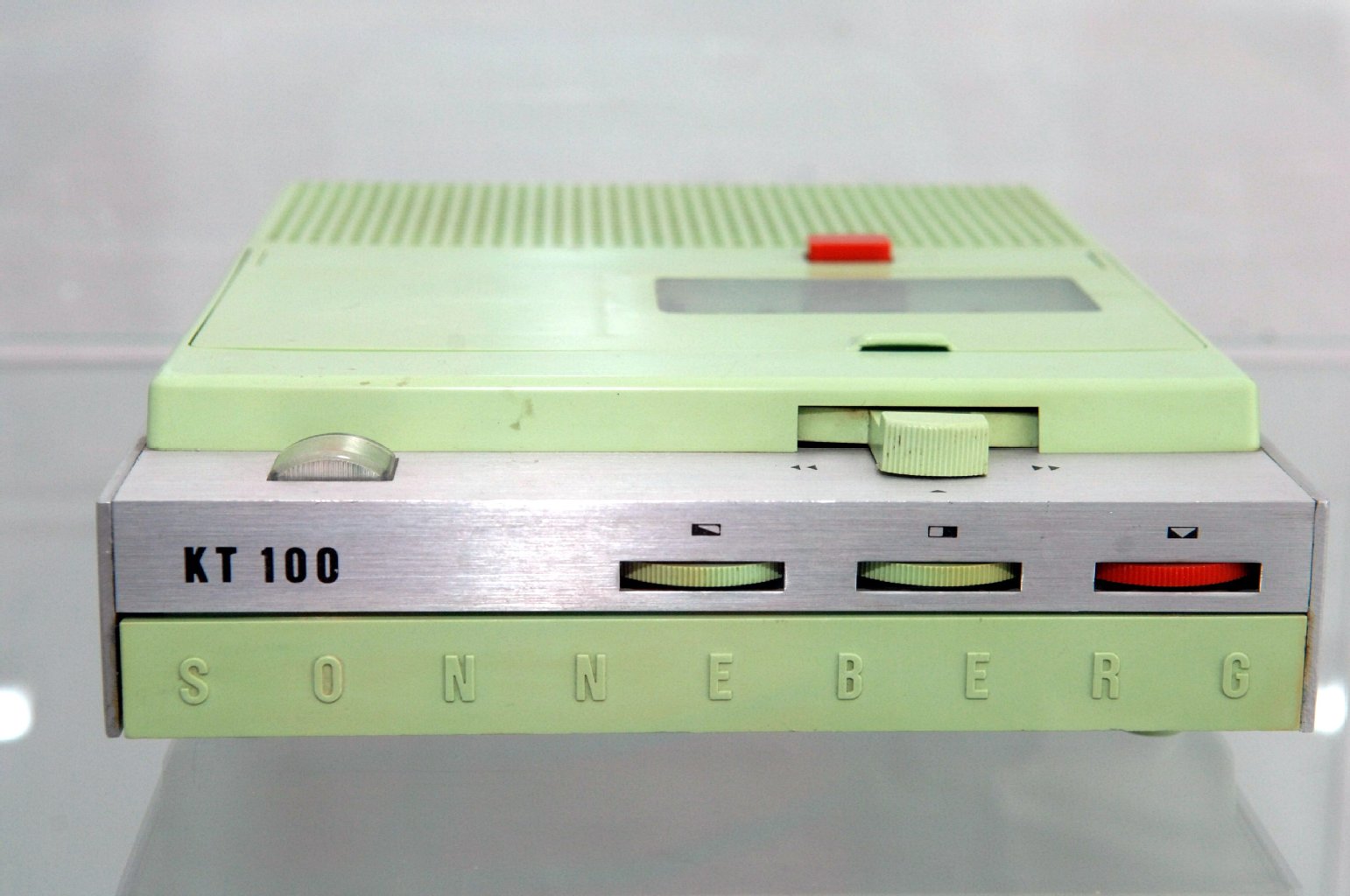 Hier sehen Sie weitere Schätze im DDR-Design!