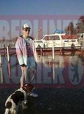 Der Täter: Torben P. mit dem Hund der Familie. Dieses Foto stellte der Schüler von sich ins Internet.