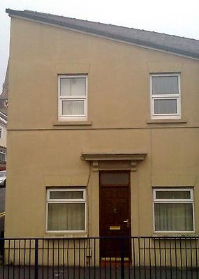 Sieht dieses Haus in Großbritannien aus wie Adolf Hitler?