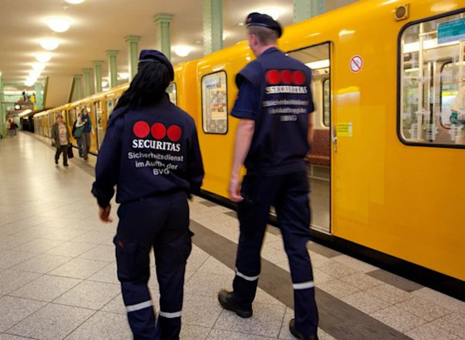 Noch unterscheiden sich die Uniformen der Sicherheitsleute von GSE Protect und Securitas geringfügig.