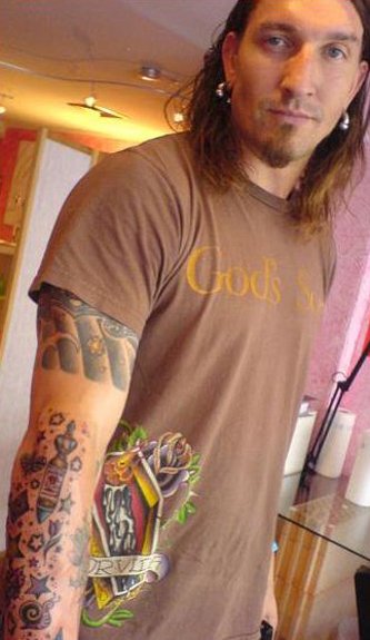 Der Handballer Stefan Kretzschmar hat einige seiner Tattoos in dem Promi-Studio an der Schönhauser Allee machen lassen.