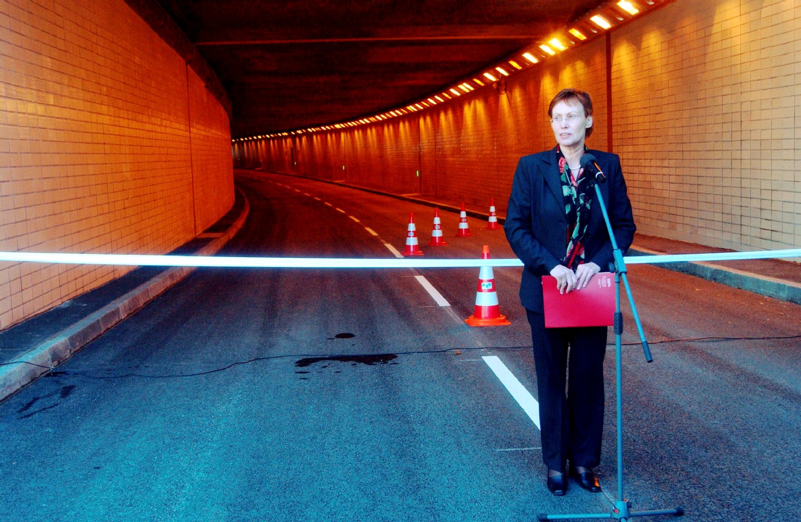 Im März 2005 hatte Senatorin Junge-Reyer den Tunnel nach der Sanierung freigegeben.