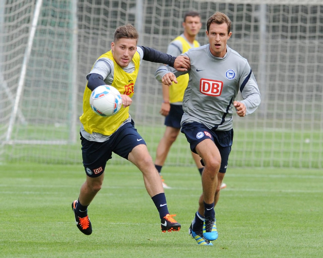 Torun (l.) im Sprintduell mit Janker. Der Puls geht nach oben ...