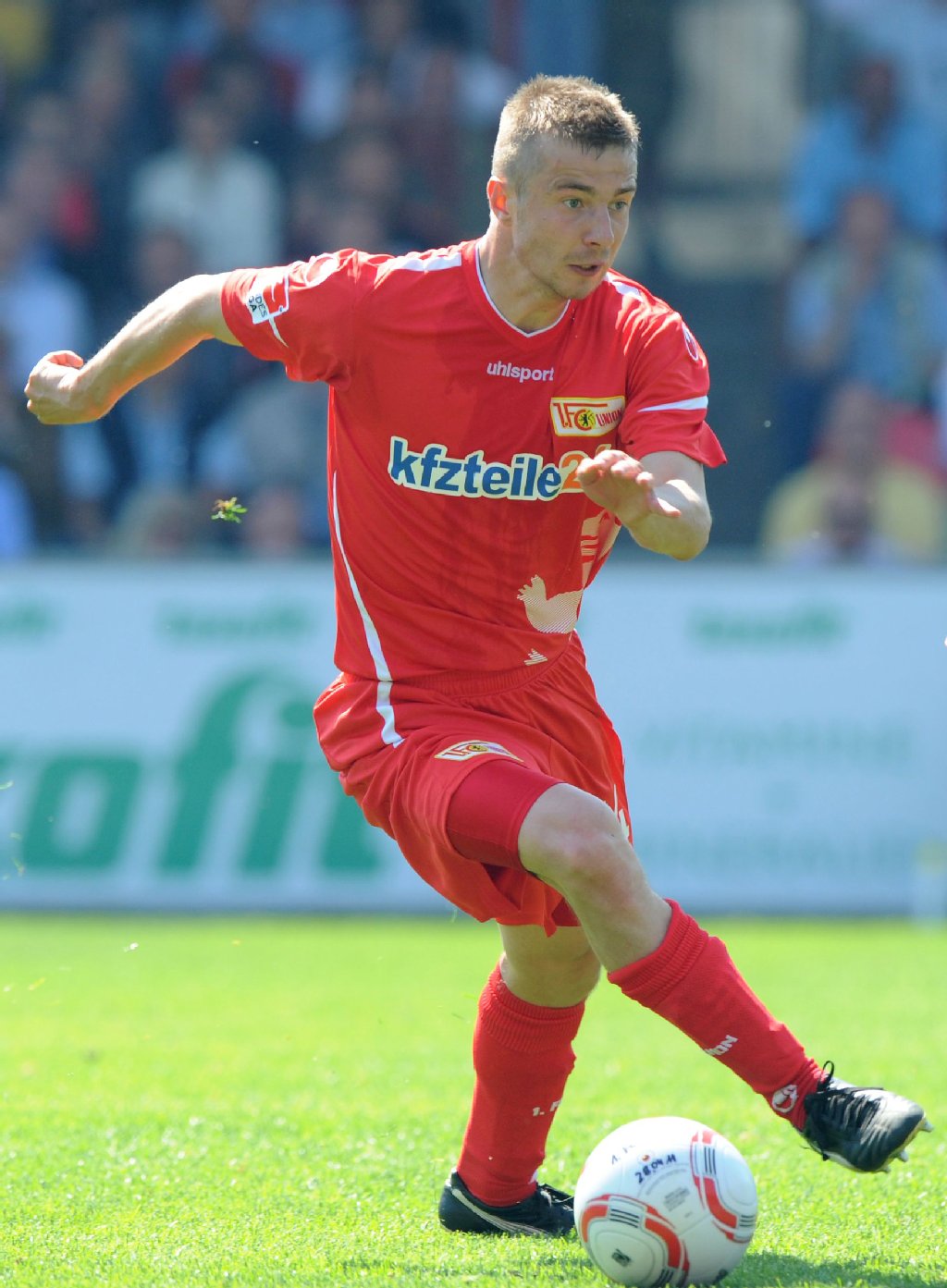 Nicht alle hatten das Glück, weiterhin in Deutschland tätig sein zu dürfen. Paul Thomik wechselte zurück in seine Geburtsstadt Zabrze. Bei Gornik will er zusammen mit dem Ex-Unioner Michael Bemben (schon eine Saison da) über die rechte Seite so viel Druck machen, dass der polnische Erstligist diesmal nicht wie in der Vorsaison knapp an der Europa-League-Quali vorbeirutscht.