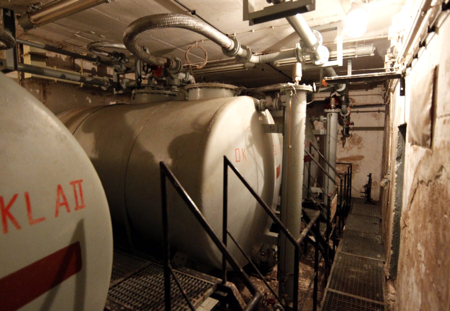 Alte Dieselbehälter in der Tankanlage
