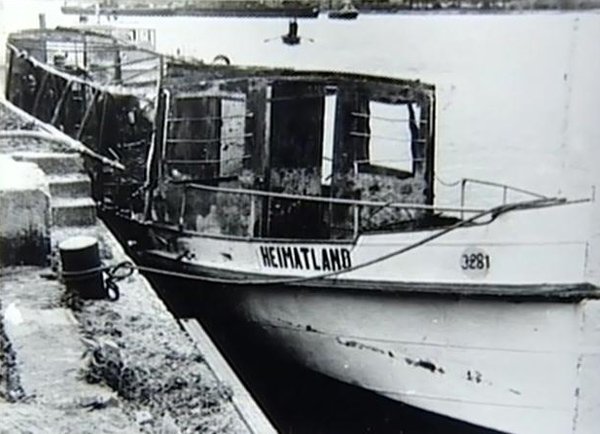 Der Dampfer „Heimatland“ explodierte und brannte aus.