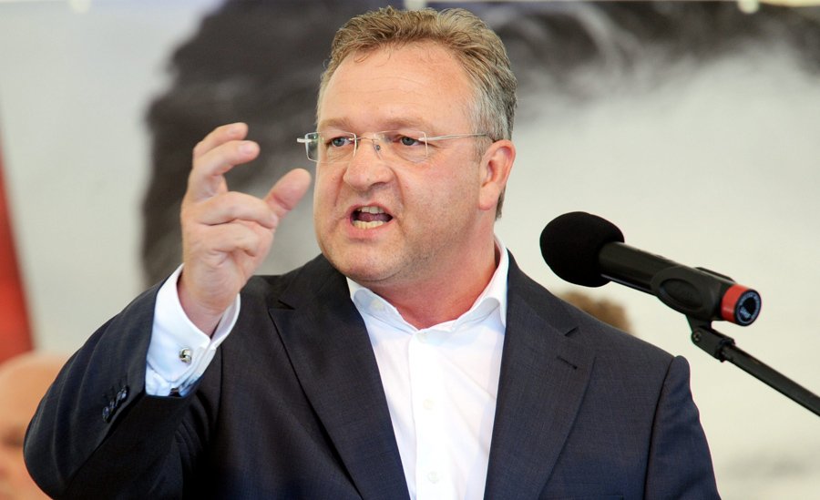 Der gebürtige Ostberliner Frank Henkel holt deutlich auf ...