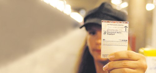 Eine Freundin von Stefan H. mit einem Rubbel-Ticket.