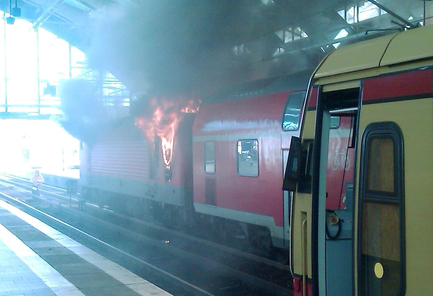 Brennende E-Lok im Ostbahnhof