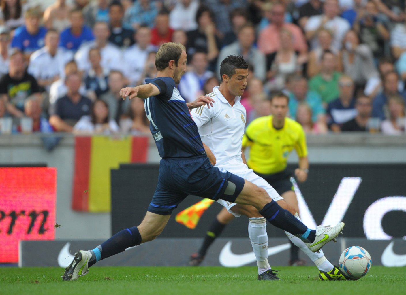 Roman Hubnik - hier im Kampf gegen Reals Ronaldo - wird den Herthanern noch eine Weile fehlen.