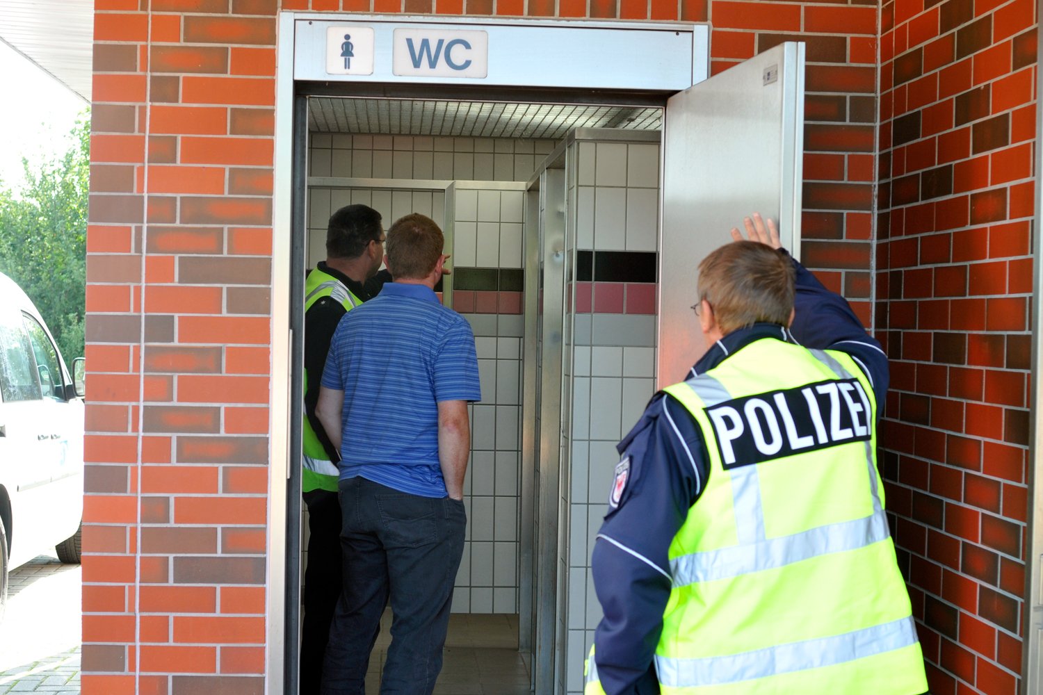 Die Polizei sucht in der Anlage Am Kalkberge nach Spuren.