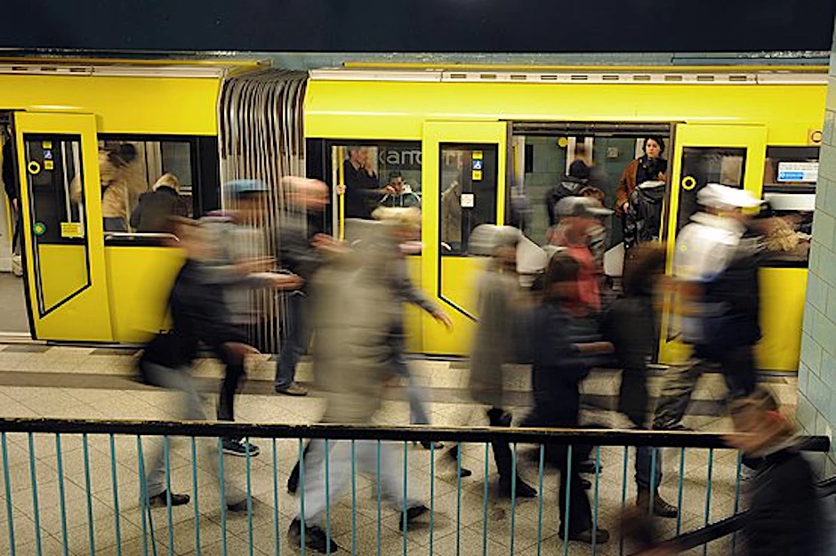 Innensenator Körting will ein striktes Alkohol-Verbot auf Bahnhöfen.