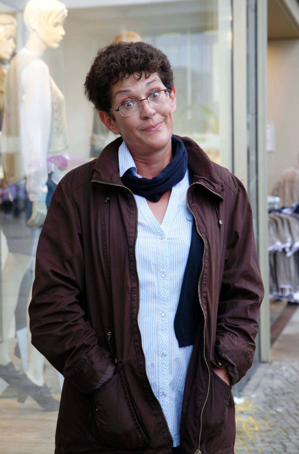 Daniela (52, Angestellte aus Kreuzberg): " Ich warte auf meinen Mann, der sich gern im Bad ausgiebig hübsch macht, natürlich für mich. Und das Abendessen stelle ich auch eher warm, als dass er sofort am Tisch erscheint, er sitzt am Computer und braucht, bis er kommt. So summieren sich die Minuten, die ich auf ihn warte . "