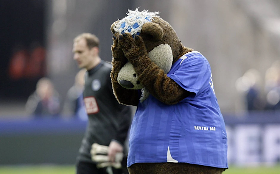 Zum Heulen! Hertha und der Pokal. Da musste Herthinho letztes Jahr weinen...
