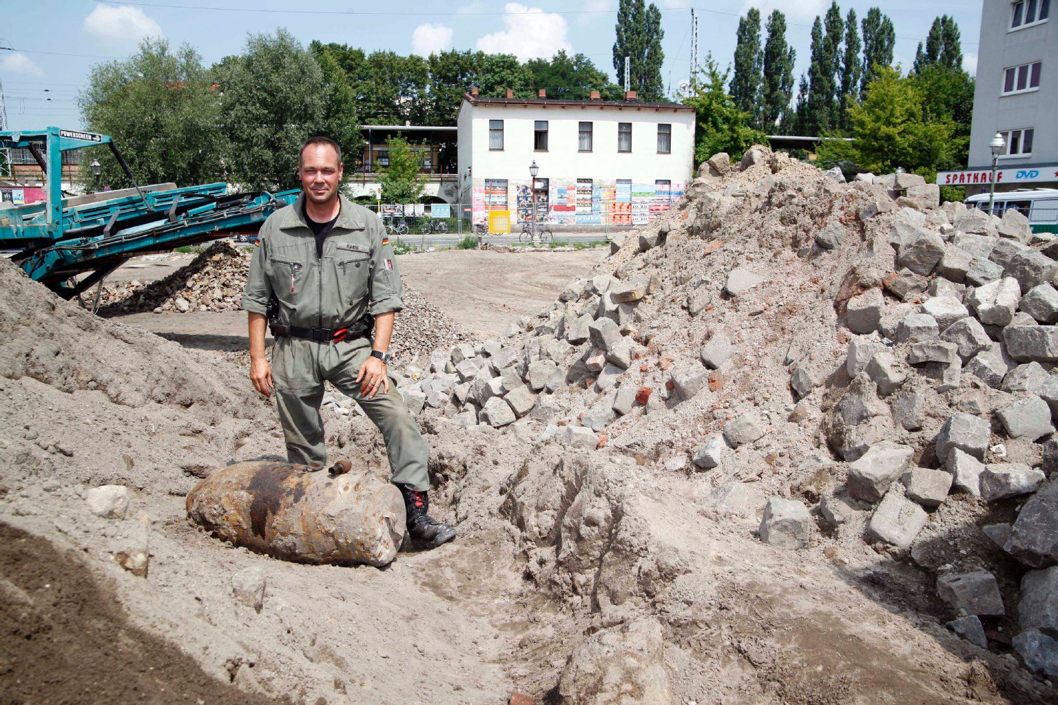 Der 250 Kilogramm schwere Blindgänger war am Mittwoch bei Bauarbeiten in der Thürnagel-/ Ecke Borgmannstraße gefunden worden.