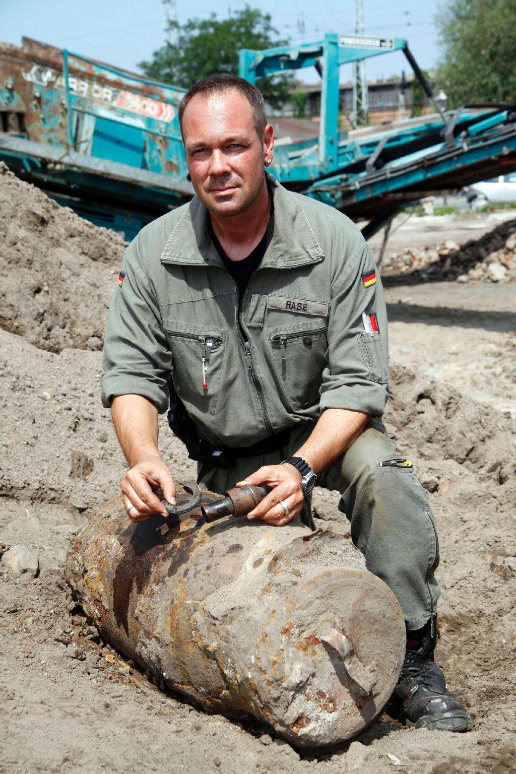 Matthias Rabe (46) mit der 250 Kilo Bombe .