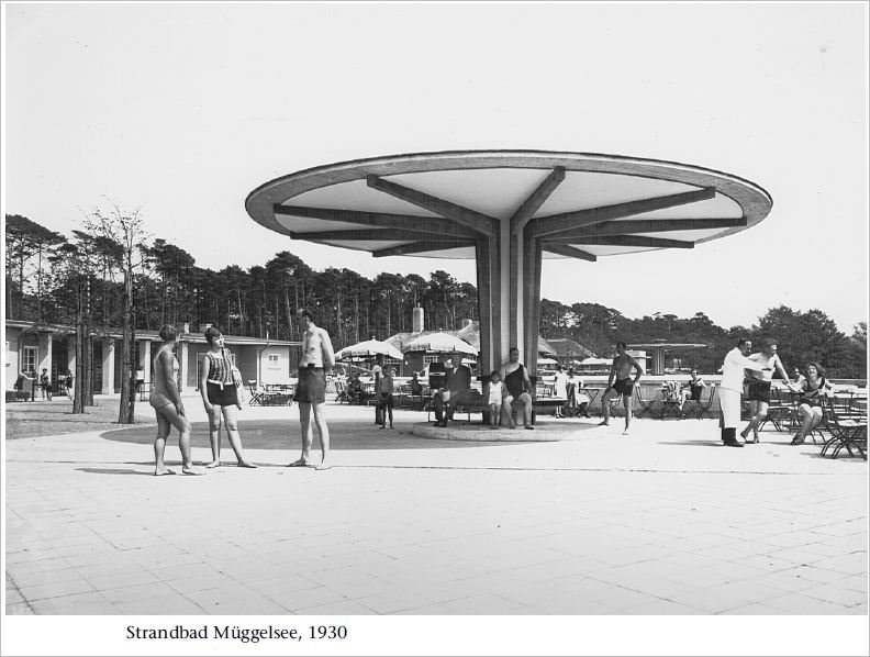Ein Foto vom Strandbad Müggelsee aus dem Jahre 1930. Es entstand 1912, steht unter Denkmalschutz und muss sorgfältig saniert werden.