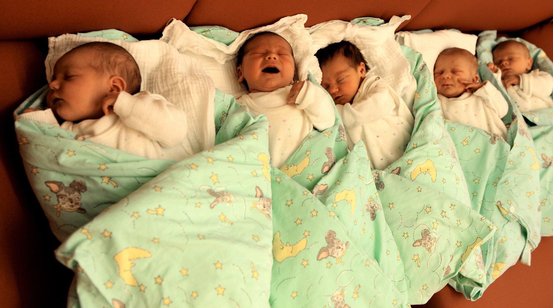 Dank vieler Geburten in Berlins östlichen Bezirken stieg die Zahl der Babys 2010 auf 33.393!