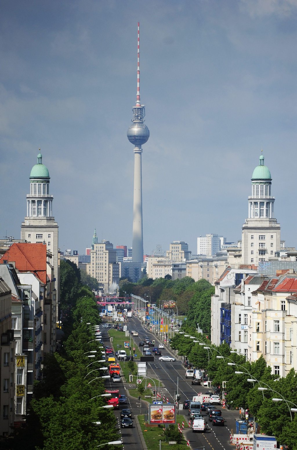 3,6 Kilometer zieht sich die Frankfurter Allee durch Berlin, jetzt droht der Geschäftsmeile das Aus.