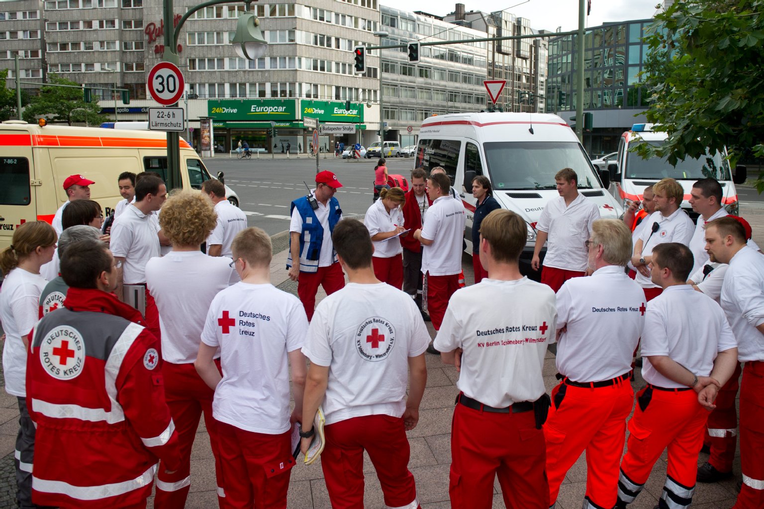 Nothelfer des Roten Kreuzes bereiten sich auf den Ernstfall vor.