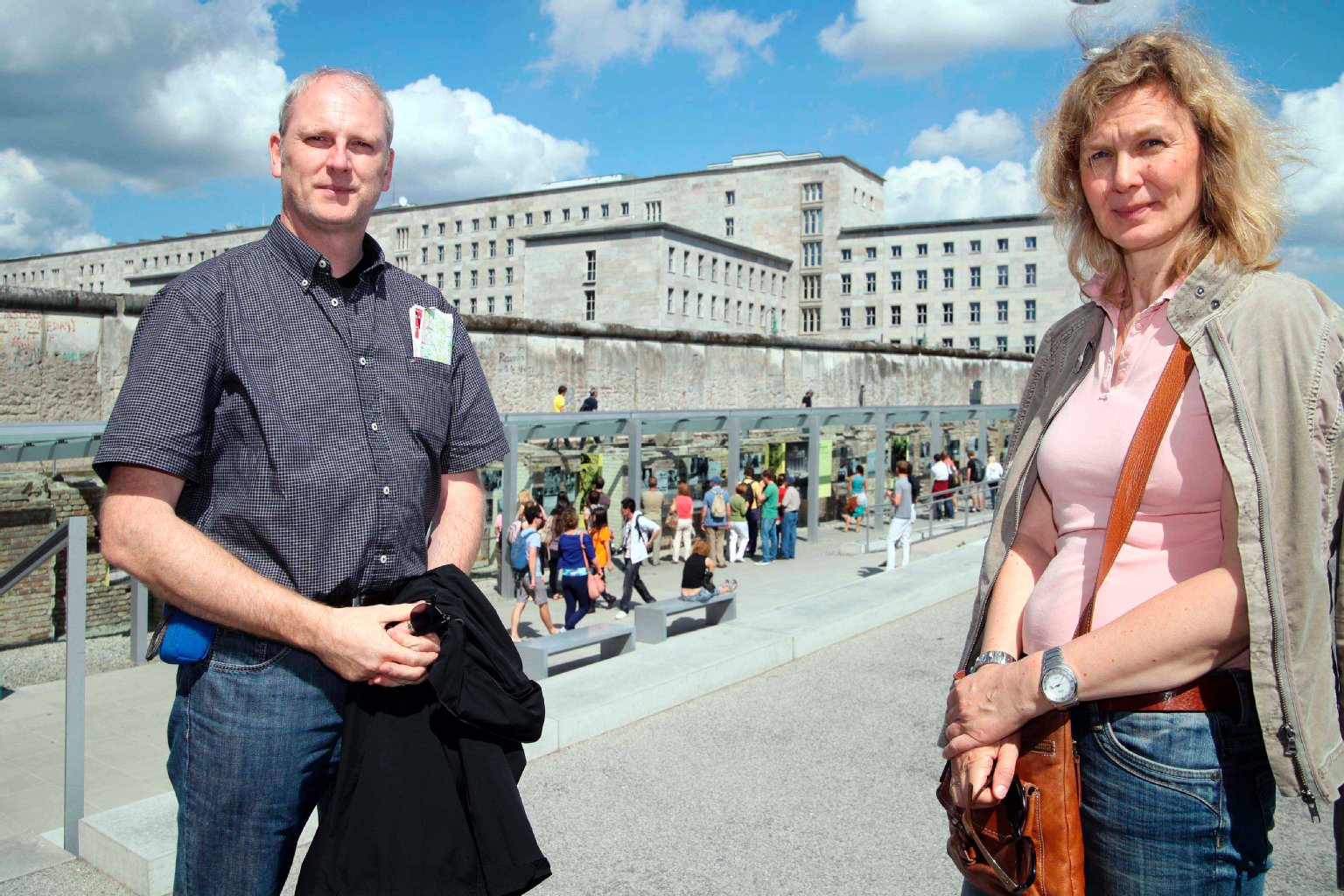 Das Essener Paar Christiane Schulte-Himmelpforten (50) und Ludger Tismer (50) hat noch in der Schule gelernt, dass es nie eine Wiedervereinigung geben wird. „Umso grandioser ist es doch für uns, dass wir das erleben durften.“