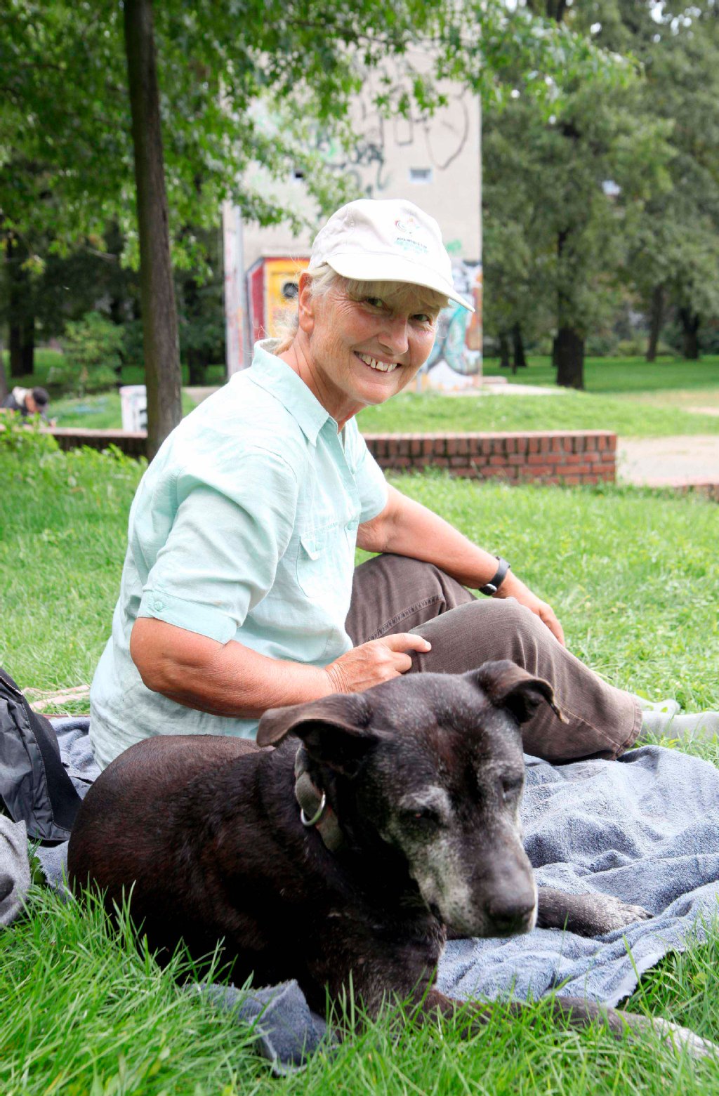 „Wie kann man heute die Mauer nicht im Kopf haben“, fragt Monika Stapenhorst. Sie meint das aber nicht trennend. „Unter Hundebesitzern reden wir viel darüber, warum die Mauer gebaut wurde. Man darf das nicht vergessen.“