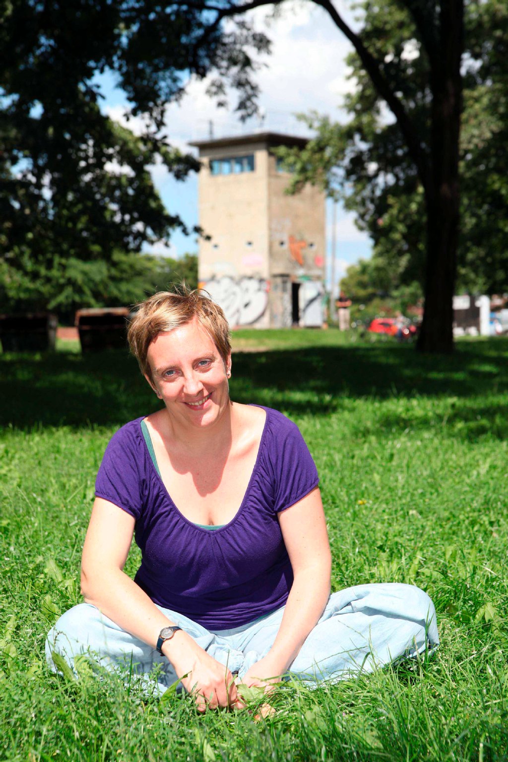 Julia Gronenborn aus Köln (34) lebte 7 Jahre in Berlin. „Bei meinen Eltern gab es noch lange eine Mauer. Meine Mutter wollte an die Ostsee, mein Vater nie in den Osten. Als sie vor ein paar Jahren dort waren - große Begeisterung.“