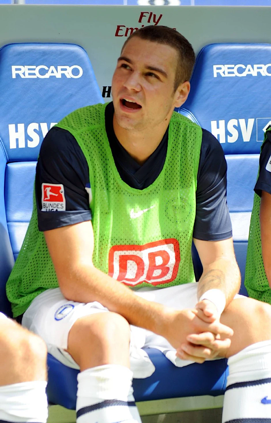 Ein völlig neues Gefühl für Lasogga. Nach über acht Monaten saß er das erste Mal wieder auf der Bank.