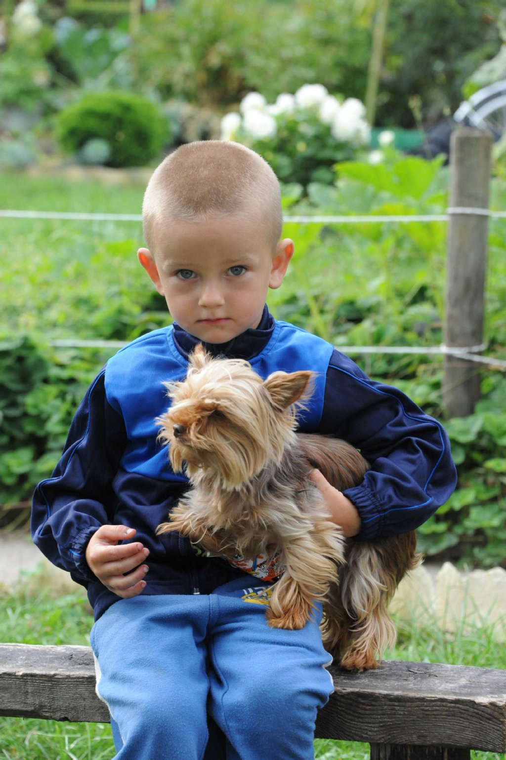 Dominik mit Hund Tapsi.