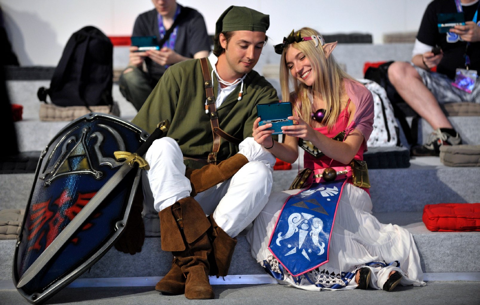 Wer ist das Model, wer der Freak? Am Stand von Nintendo trifft "Link" auf "Zelda".