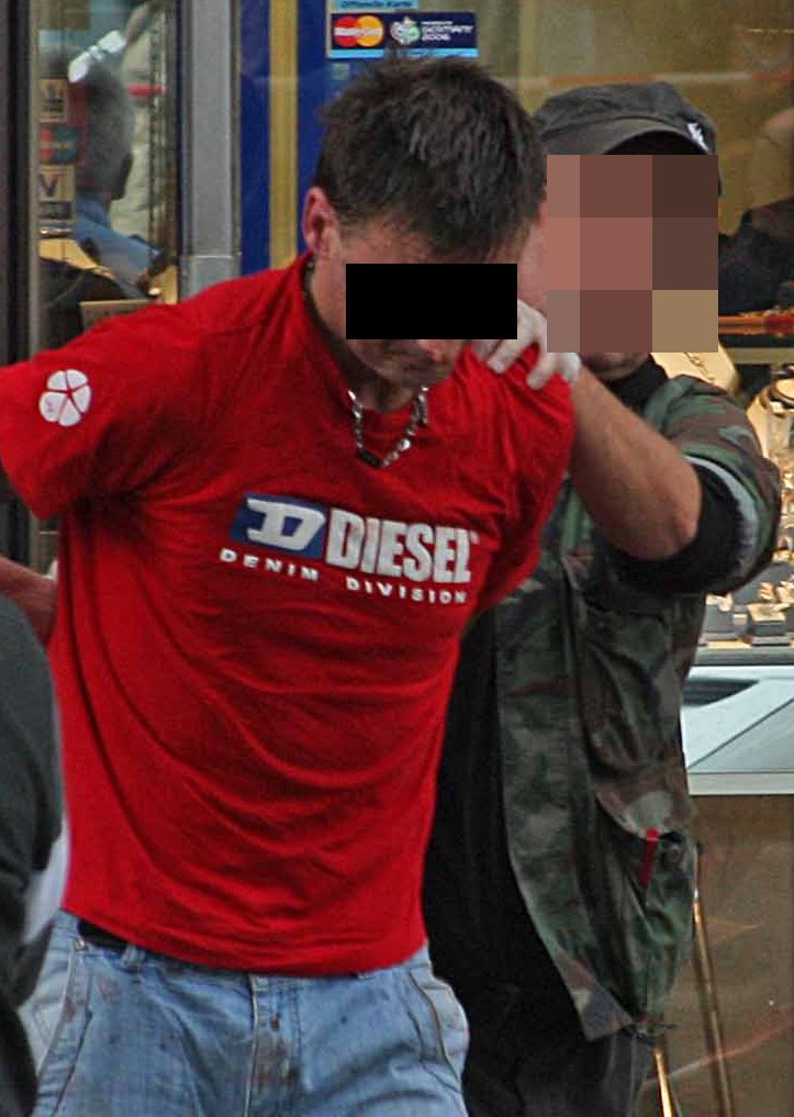 Knockout nach dem gescheiterten Juwelier-Raub in der Badstraße: Polizisten nahmen zwei der Männer gleich fest ...