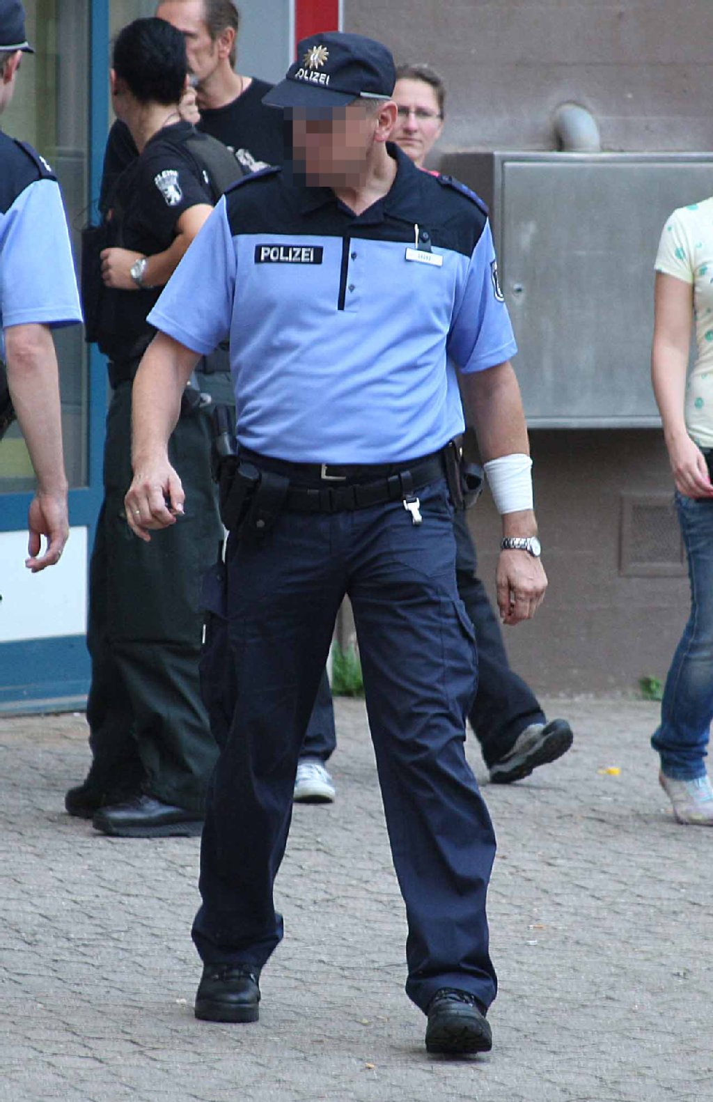 Diesen Polizisten griff Andrea H. an...