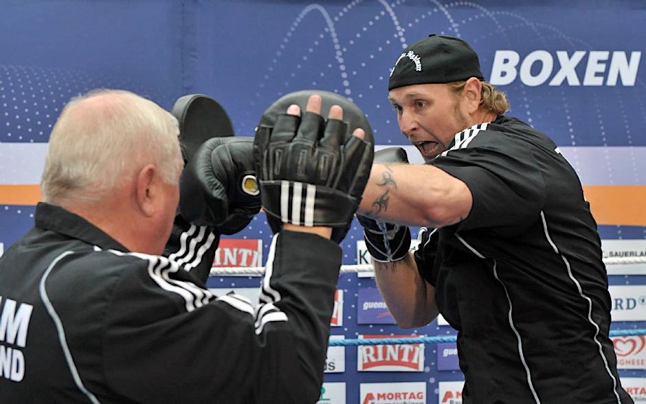 Schwergewichtler Robert Helenius mit seinem Trainer Ulli Wegner.