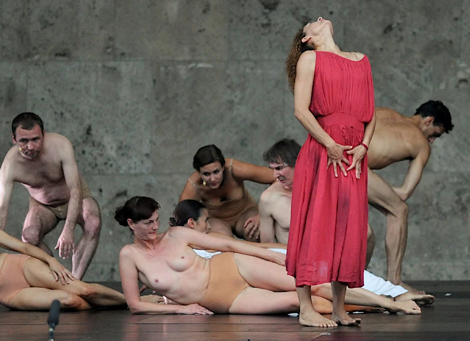 Tänzer bei den Proben in der Waldbühne zum Stück "Ein Sommernachtsfest" (Dido & Aeneas) von Sasha Waltz.