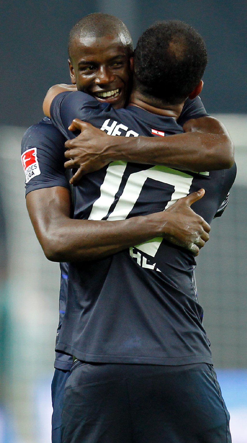 Adrian Ramos (freut sich mit Raffael)