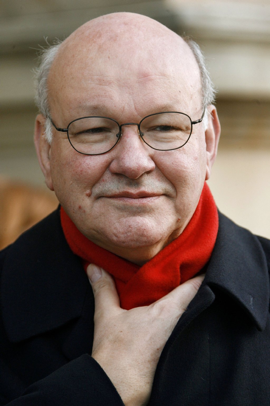 Sie waren ein Herz und eine Seele: Walter Momper und sein legendärer roter Schal.