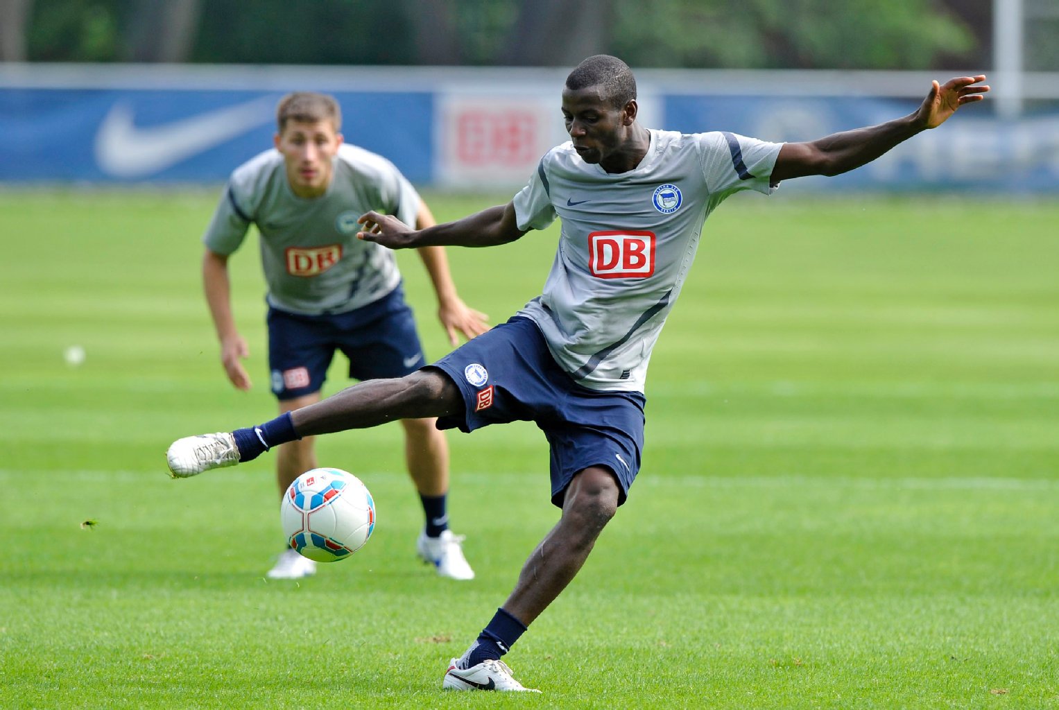Adrian Ramos setzt seit zwei Jahren Glanzpunkte im blau-weißen Angriff. Auf seine Tricks und Tore kommt es in der Bundesliga an.