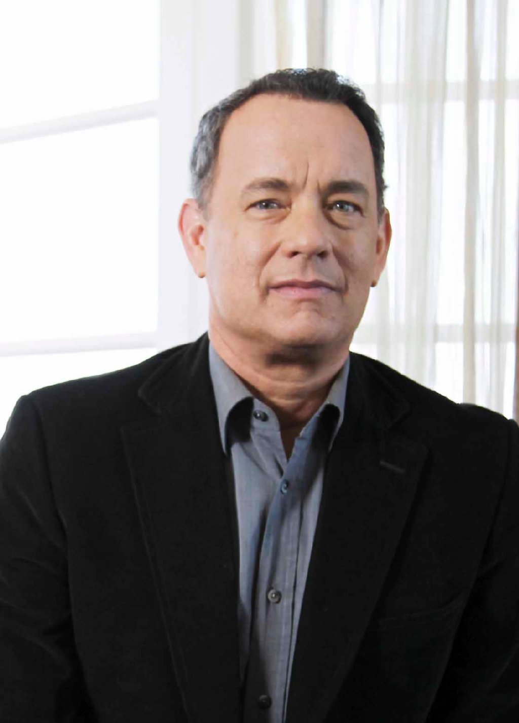 Tom Hanks: “Was vor 10 Jahren passiert ist, war ein tragisches Ereignis, das die sozialen und nationalen Fundamente aller Nationen unserer Welt erschüttert hat. Doch es war eine historische Anomalie, ausgeführt von Leuten, die einer völlig verdrehten Form von Religion folgen. Ich fühle mich heute nicht weniger sicher als vor dem Terroranschlag.”