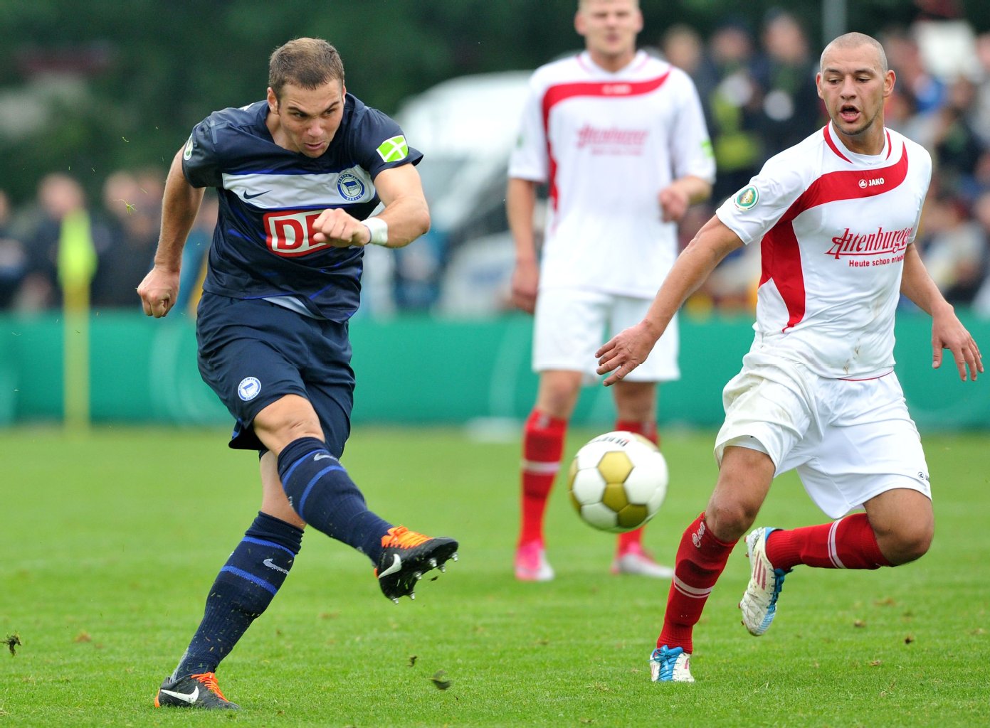 Lasogga traf vergangene Saison in der Zweiten Liga 13-mal. In der Bundesliga machte bisher drei Tore. Mittwoch will der Stürmer beim Pokalspiel in Essen treffen.