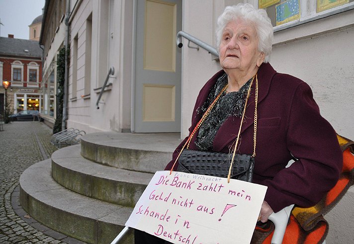 „Occupy“-Oma (90) Rückt mein Erspartes raus