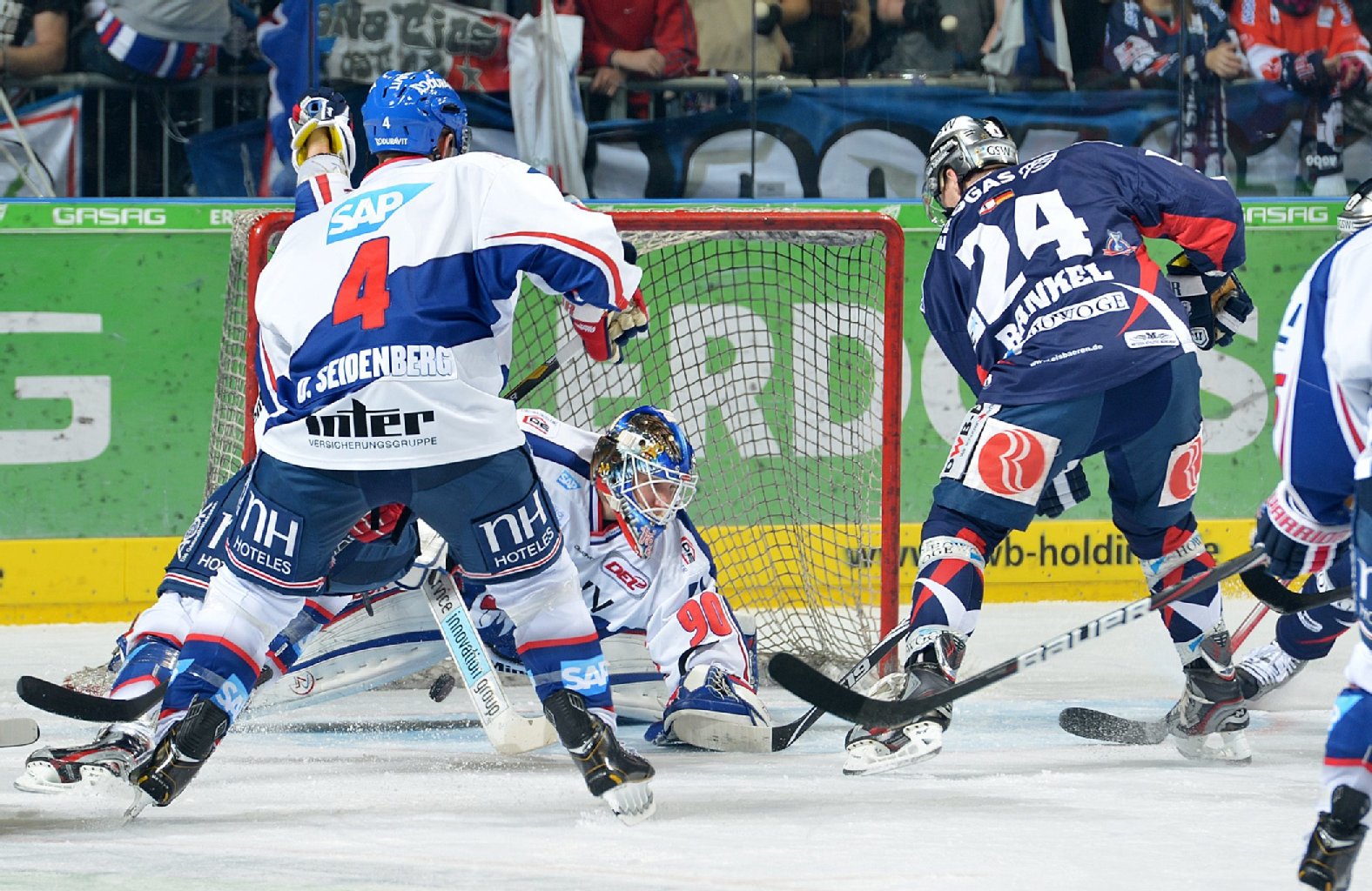 Image - EHC-Sieg gegen Adler Mannheim Lenz da Eisbären EHC Berlin