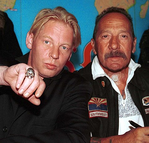 Promi-Rocker: Rocker suchen die Nähe Prominenter. Ben Becker mit Sonny Barger, dem Gründer der Hells Angels ...