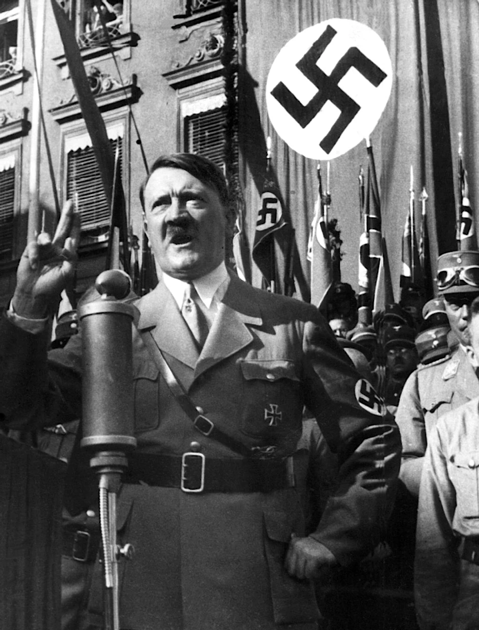 Die Kurz-Biografie von Adolf Hitler, die in der Amazon-Online-Videothek zu finden ist, schweigt über seine Verbrechen. 