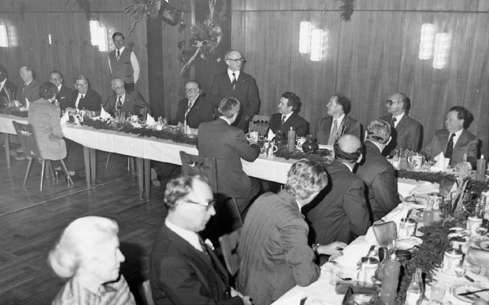... an der wenig später Erich Honecker und seine Gäste schmausen.