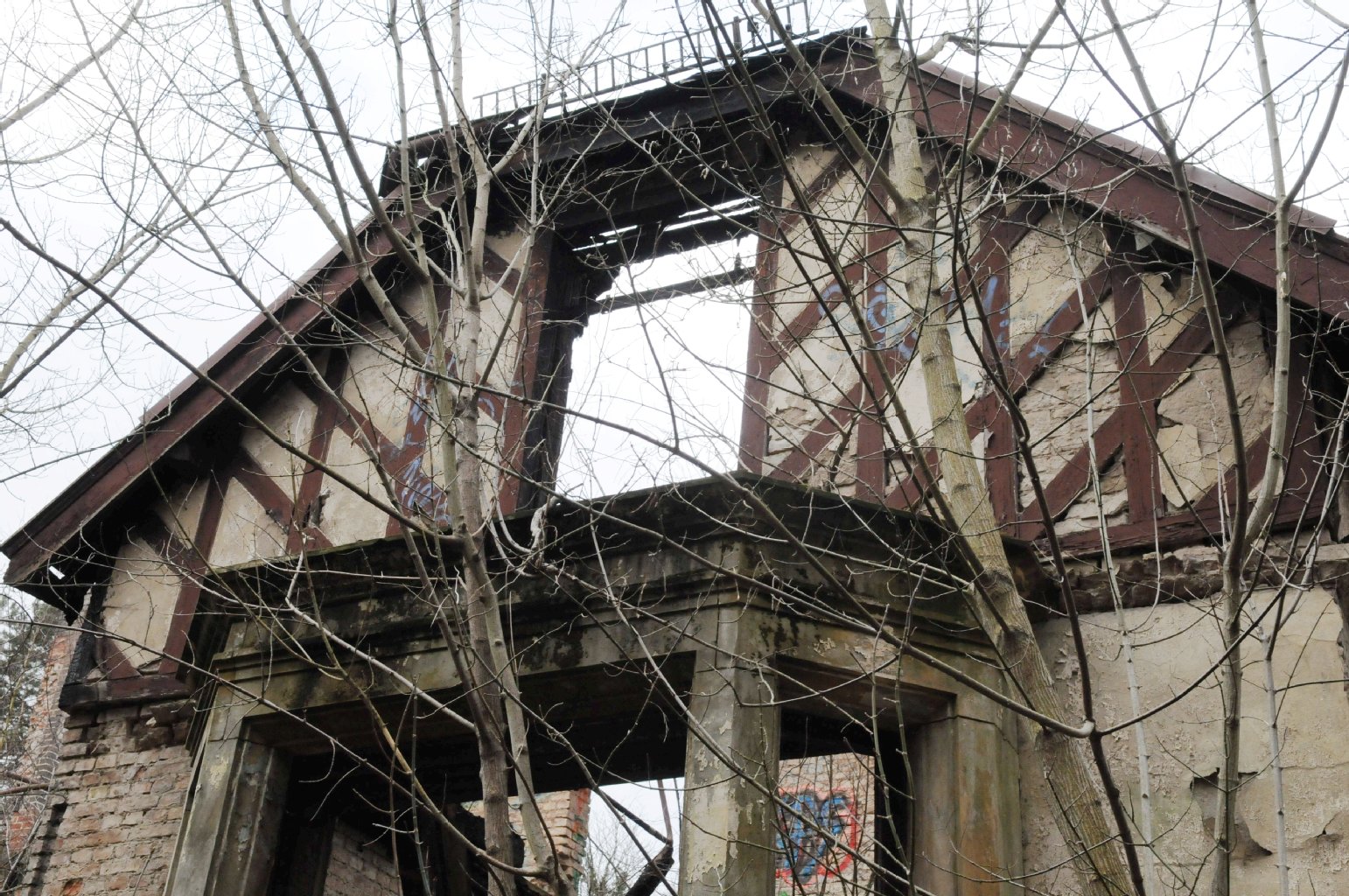 Ruine des ehemaligen Kinderheims Hoppegarten