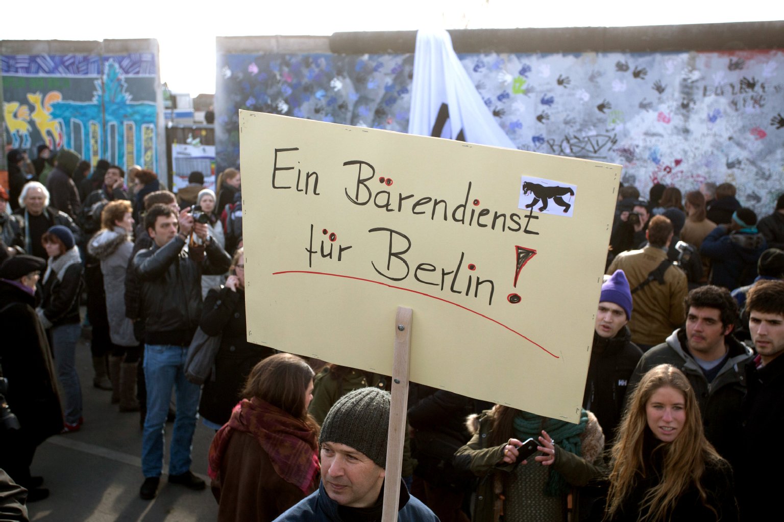 Image - East Side Gallery in Berlin Das Mauer-Loch soll kleiner werden