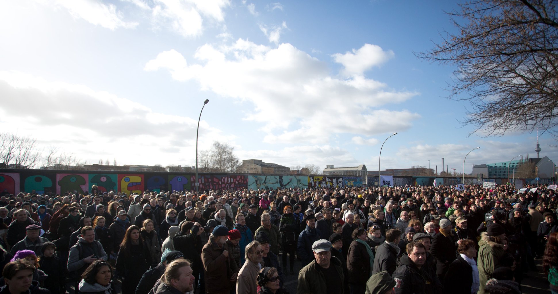 Image - Die Schlacht um die Mauer East Side Gallery Berlin